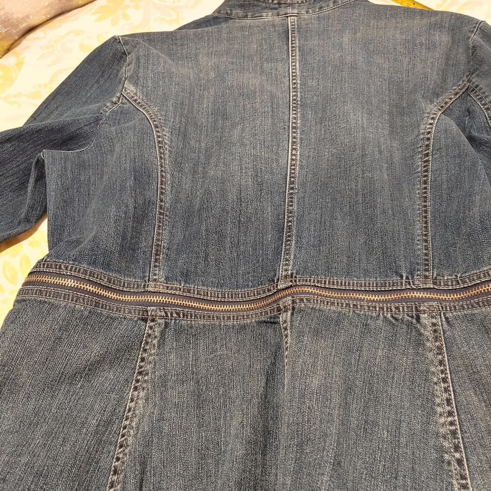 Jean jacket - Picture 2 of 8